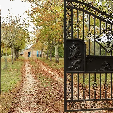 Authentic With Private Pool, Cleaning Included Holiday home Puy-l'Eveque